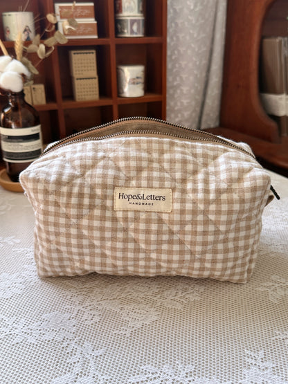 (NEW) Hopeless Romantic - Honeycomb Heart Make up bag